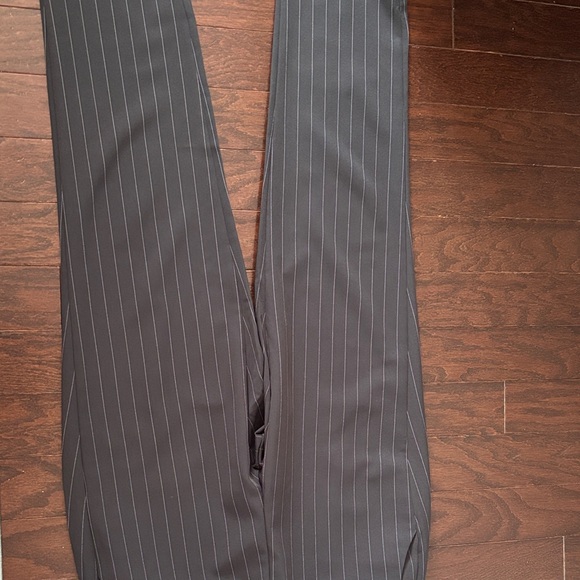 Chic Black Pinstripe Women's Cropped Pants - Picture 3 of 4